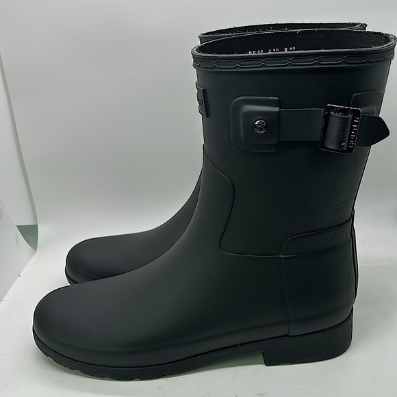 Hunter Black Buckle Quarter Height Rain Boots Shoes **Size 7** ☔️☔️ - Picture 4 of 9